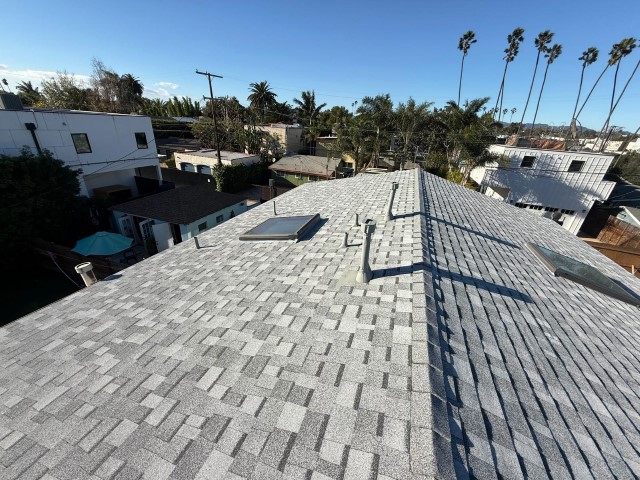 Complete shingle roof in Venice, California